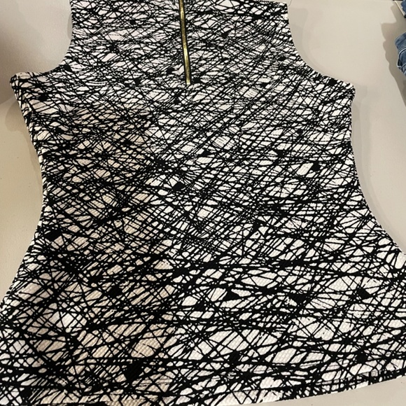 Calvin Klein 2 piece suit - Picture 3 of 6